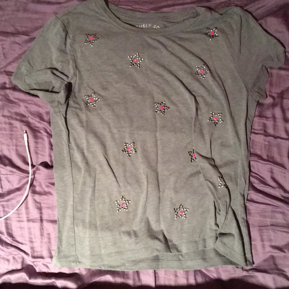 Gray stared shirt made out of metal circles